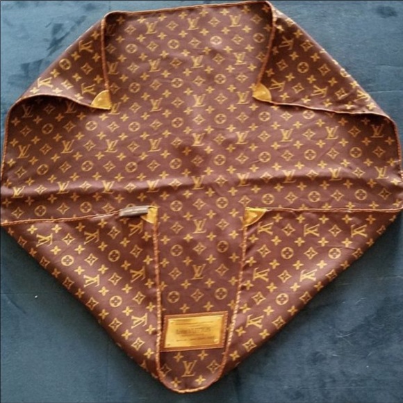 🔥LOUIS VUITTON MONOGRAM SILK SCARF🔥 - Picture 3 of 3
